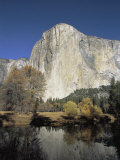 El Capitan Rises Above Fall Foliage and the Merced River Photographie