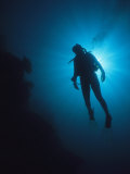 A Scuba Diver Silhouetted by the Sun Photographie