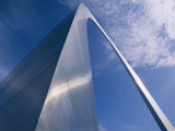 Looking up at the St. Louis Arch Fotografie-Druck von Medford Taylor