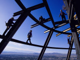 Construction Workers on Beams at the Top of the Statosphere Tower, Las Vegas, Nevada Fotografie-Druck von Paul Chesley