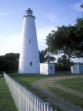 The Lighthouse Stands Behind a Fence on Ocracoke Island Photographie par Stephen Alvarez