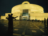 The Silhouetted Couple Dancing in Front of the Shanghai Art Museum Photographie
