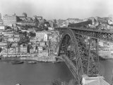 A Portion of Porto and its Large Two-Tiered Bridge Across the Douro River Photographie