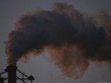 Plumes of Dark Smoke are Released into the Air from a Smokestack Photographie