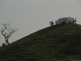 Sun worshippers at the spring equinox atop the Olmec Pyramid Lámina fotográfica Sun worshippers at the spring equinox atop the Olmec Pyramid Lámina fotográfica