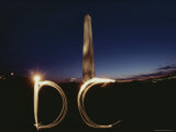 The Letters Dc Produced by a Flashlight Greet Visitors to the Mall Photographie par Karen Kasmauski