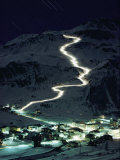 Skiers Bearing Torches Ski Down Mont Blanc Glaciers to Val Disere Photographie par George F. Mobley