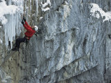 Ice climbing on Haffner Creek, Alberta Lámina fotográfica por Jimmy Chin Ice climbing on Haffner Creek, Alberta Lámina fotográfica por Jimmy Chin