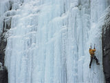 Ice climbing in British Columbia Lámina fotográfica por Jimmy Chin Ice climbing in British Columbia Lámina fotográfica por Jimmy Chin