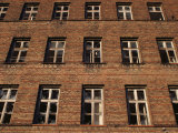 Broken Windows of an Abandoned Building in Berlin Photographie par Jim Webb