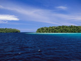 Calm blue waters between two tropical islands. Lámina fotográfica Calm blue waters between two tropical islands. Lámina fotográfica