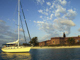 Sailboat Motors Past Fort Jefferson Photographie