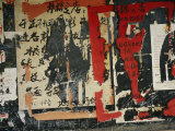 Wall in China with Torn Posters and Graffiti Fotografie-Druck von Justin Guariglia