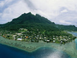 Bora Bora Center Peak as Seen from a Helicopter Photographie