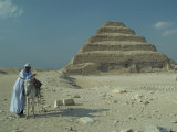 An Egyptian Man and Donkey at the Step Pyramid of Djoser Lámina fotográfica