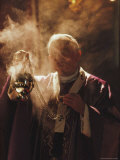 Pope John Paul II Incenses the Altar at a Mass at San Dorotea, San Dorotea, Trastevere, Italy Fotografisk tryk af James L. Stanfield Pope John Paul II Incenses the Altar at a Mass at San Dorotea, San Dorotea, Trastevere, Italy Fotografisk tryk af James L. Stanfield