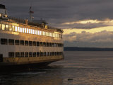 Ferry at Dock in Early Morning in Seattle, Washington Lámina fotográfica