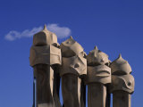 The Strangely Shaped Rooftop Chimneys of La Pedrera Designed by Gaudi, Barcelona, Spain Photographie