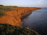 The Red Cliffs of Prince Edward Island at Sunset Glow, Prince Edward Island, Canada Photographie