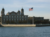 American Flag in Front of Waterfront Building Lámina fotográfica