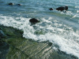 Waves Crashing on Shore at Great Slave Lake Lámina fotográfica