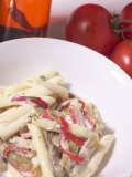 Fresh Tomatoes Beside Tasty Bowl of Pasta Fotografisk tryk Fresh Tomatoes Beside Tasty Bowl of Pasta Fotografisk tryk
