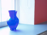 Empty Blue Vase by Window Photographie