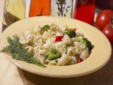 Fresh Bowl of Pasta with Herb Garnish Fotografisk tryk Fresh Bowl of Pasta with Herb Garnish Fotografisk tryk