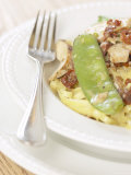Fork Beside Snow Pea on Pasta Dish Lámina fotográfica