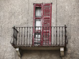 Rickety Balcony of an Old Building with Broken Window Shutters Photographie