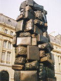 This Imaginative Sculpture Adorns the Courtyard of the Gare Saint-Lazare Paris Photographie