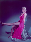 Pin-Up in Red Satin Photographie