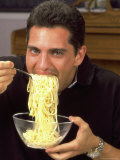 Man w/ mouth full of spaghetti Lámina fotográfica por David Davis