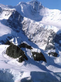 Scenery of Tall Glacier and the Ocean Fotografie-Druck von Yvette Cardozo
