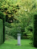 Armillary Sundial on Column in Lawn, Hedges, Manor House, Walton in Gordano, October Lámina fotográfica por Mark Bolton