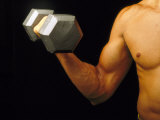 Body Building-Curling Dumbbell Biracial Fotografisk tryk af David M. Dennis Body Building-Curling Dumbbell Biracial Fotografisk tryk af David M. Dennis
