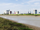 Avonmouth Industry with the River Avon in the Foreground, England Lámina fotográfica por Martin Page Avonmouth Industry with the River Avon in the Foreground, England Lámina fotográfica por Martin Page