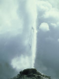 Geyser Erupting, Reykjanes Peninsula, Iceland Photographie par Richard Packwood