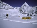 Mountaineer Approaching Camp One Everest Northside Posters par Michael Brown