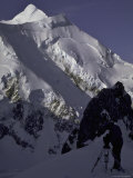 Cameraman Sets up for Mountain Shot, New Zealand Affiches par Michael Brown