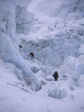 Climbing Khumbu Ice Fall, Nepal Photographie par Michael Brown