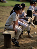 Children Sitting on a Wooden Bench at a Baseball Game Photographie