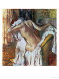 Woman Drying Herself, c.1888-92 Lámina giclée por Edgar Degas