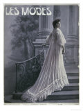 Madame Rejane at the Theatre du Vaudeville, from Les Modes Magazine, Paris, c.1900 Giclée-tryk af Reutlinger Studio Madame Rejane at the Theatre du Vaudeville, from Les Modes Magazine, Paris, c.1900 Giclée-tryk af Reutlinger Studio