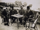 H.E. Abd El Aziz Yehieh Bey, Governor of Kena, and Lord Carnarvon Fotografisk trykk av Harry Burton
