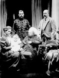 Queen Victoria, Tsar Nicholas II, His Wife and Daughter and Albert, Prince of Wales, Balmoral, 1896 Fotografie-Druck