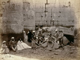 Group Photograph in the Hall of Columns, Karnak, Thebes, 1862 Fotografie-Druck von Francis Bedford