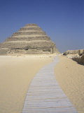 Step Pyramid, Built for King Zoser, Saqqara, Cairo, Egypt Lámina fotográfica por Cindy Miller Hopkins Step Pyramid, Built for King Zoser, Saqqara, Cairo, Egypt Lámina fotográfica por Cindy Miller Hopkins