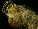Mummy A with Gilded Mask and Cartonnage Chest Plate, Valley of the Golden Mummies, Egypt Photographie par Kenneth Garrett