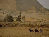 Half-Buried Great Wall, Age of Pyramids, Old Kingdom, Sphinx, Giza Plateau, Egypt Lámina fotográfica por Kenneth Garrett Half-Buried Great Wall, Age of Pyramids, Old Kingdom, Sphinx, Giza Plateau, Egypt Lámina fotográfica por Kenneth Garrett